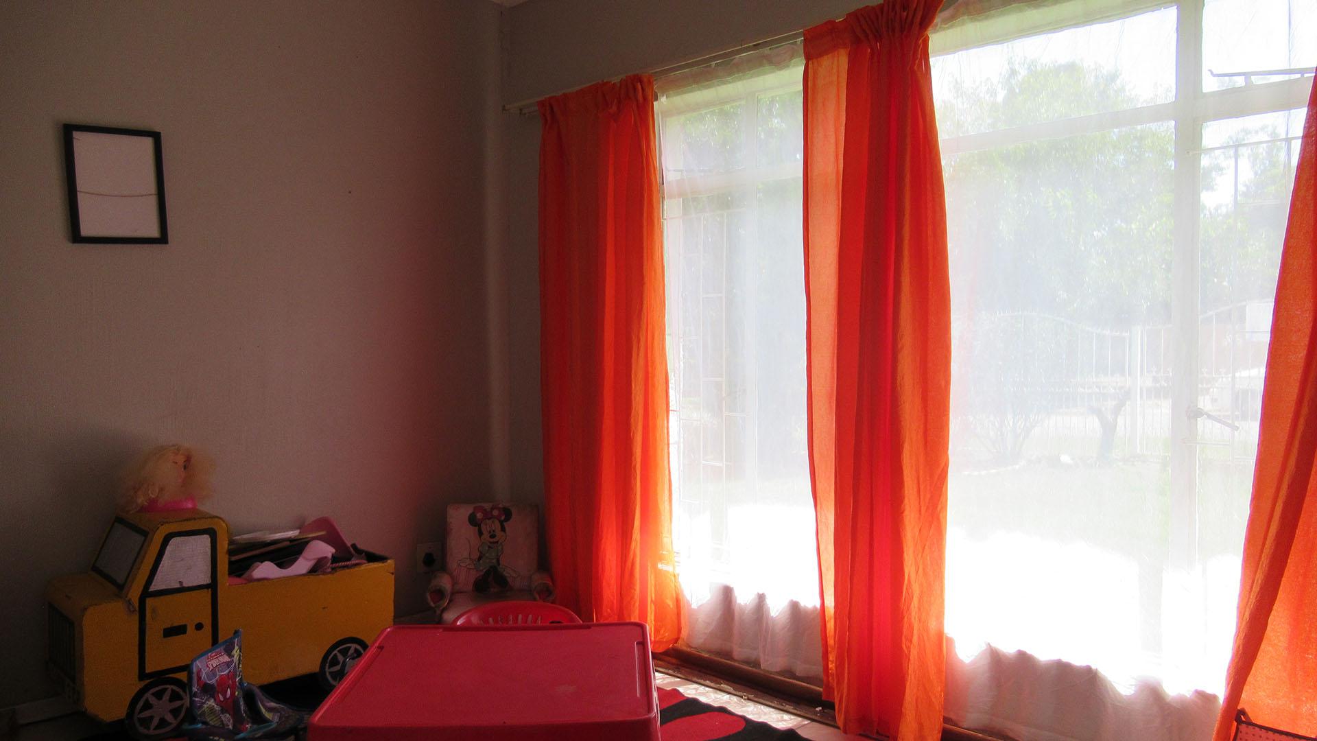 Entertainment - 49 square meters of property in Greenhills