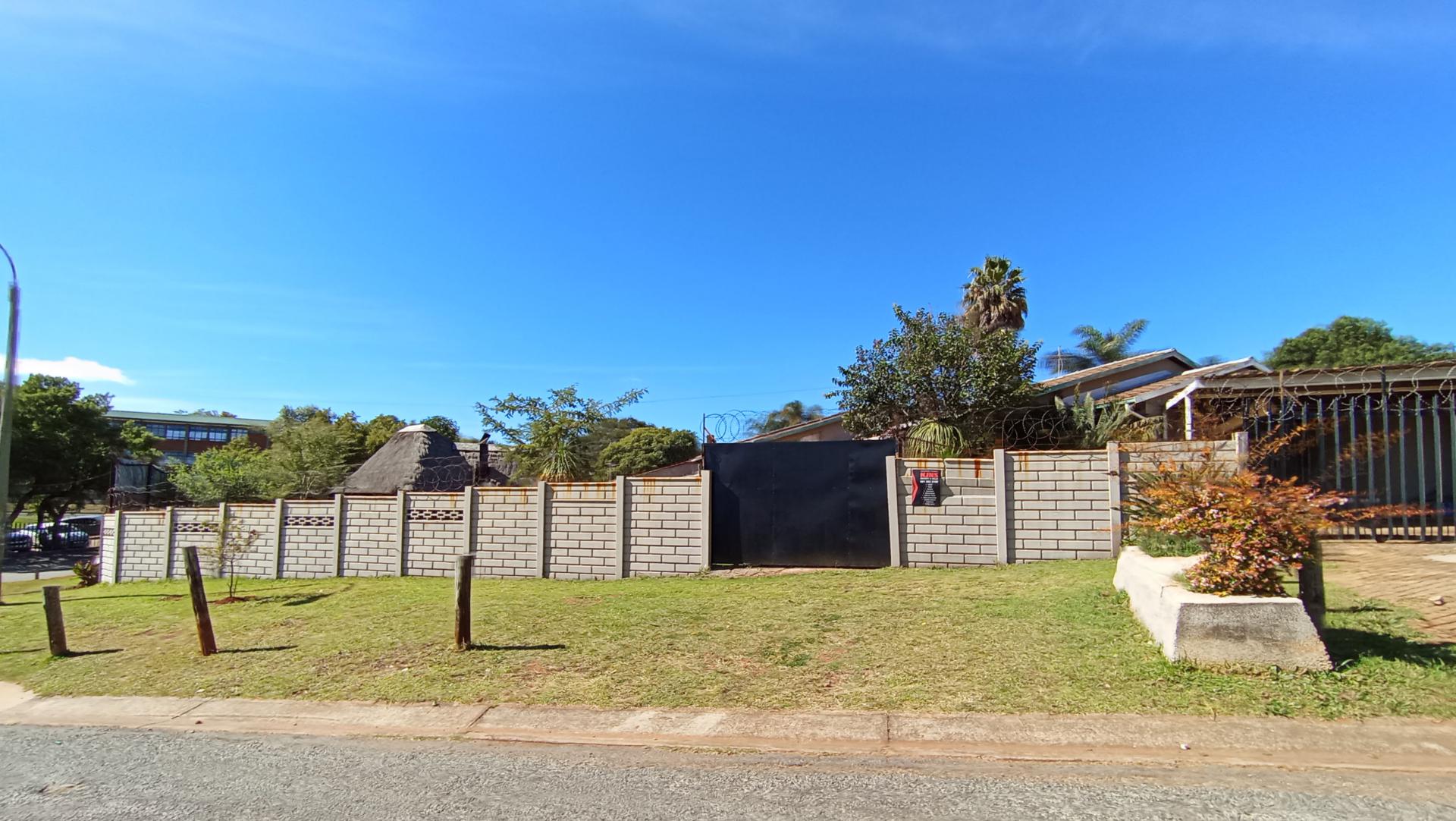 Front View of property in Roodekrans