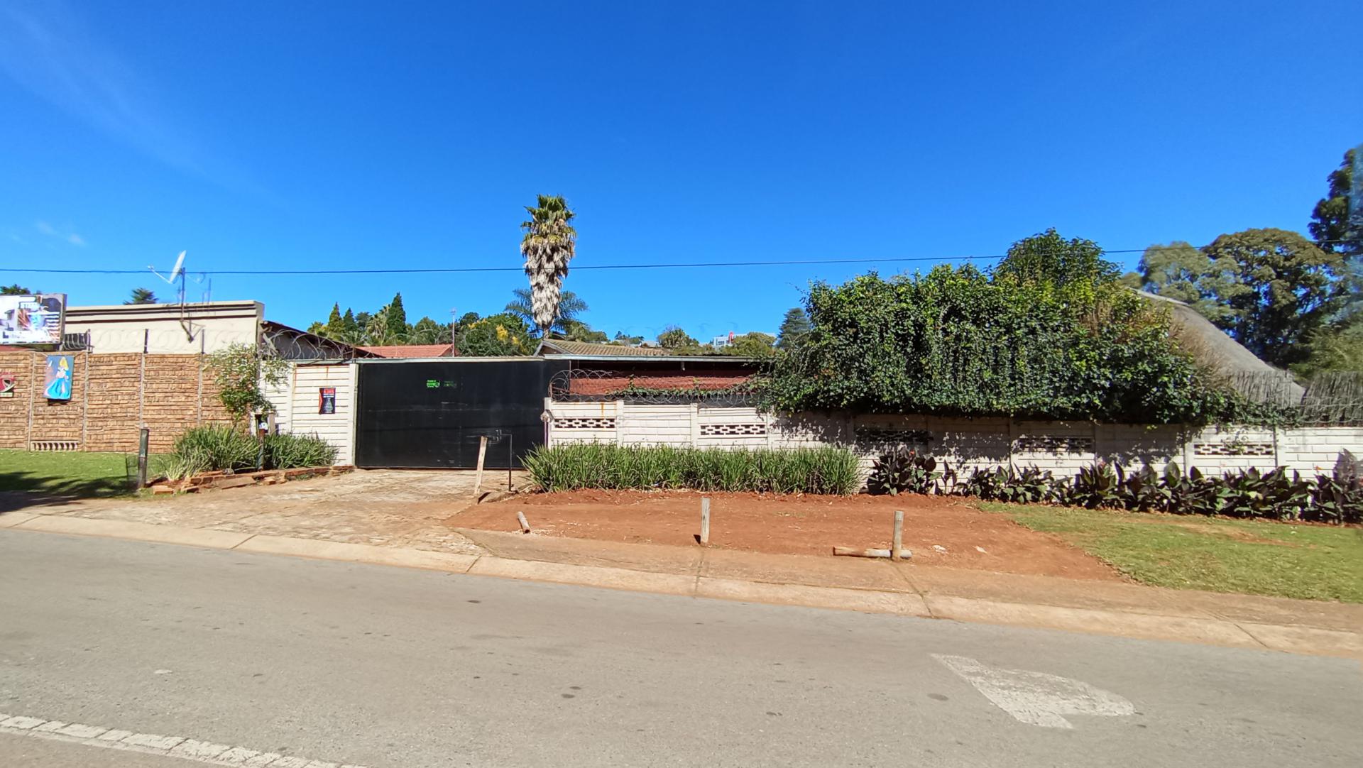 Front View of property in Roodekrans