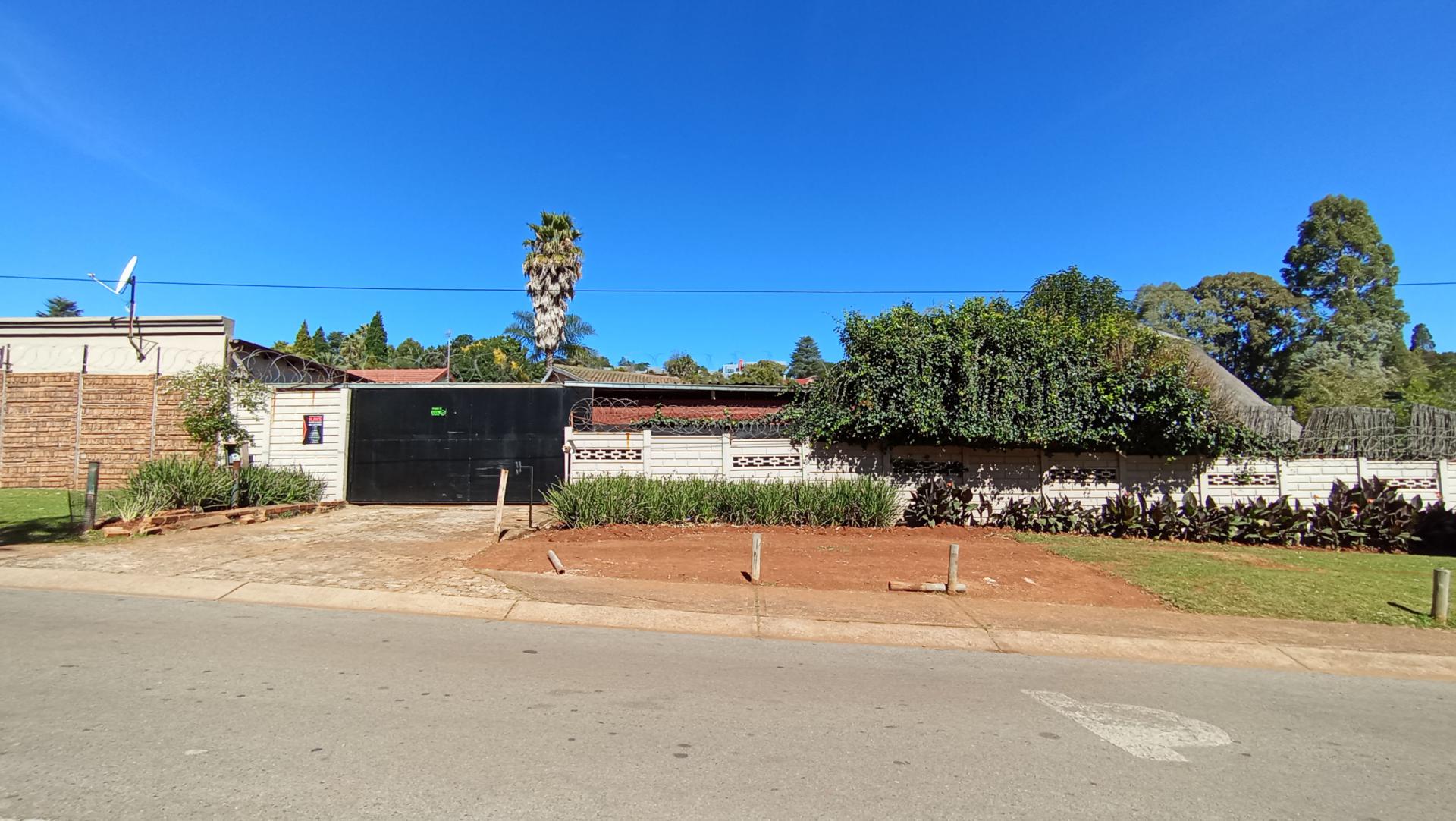 Front View of property in Roodekrans