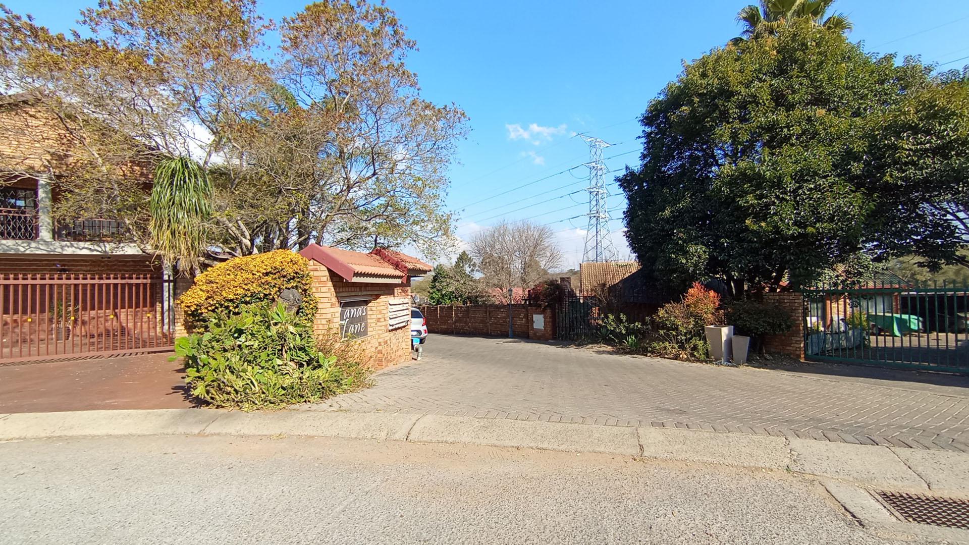 Front View of property in Clubview