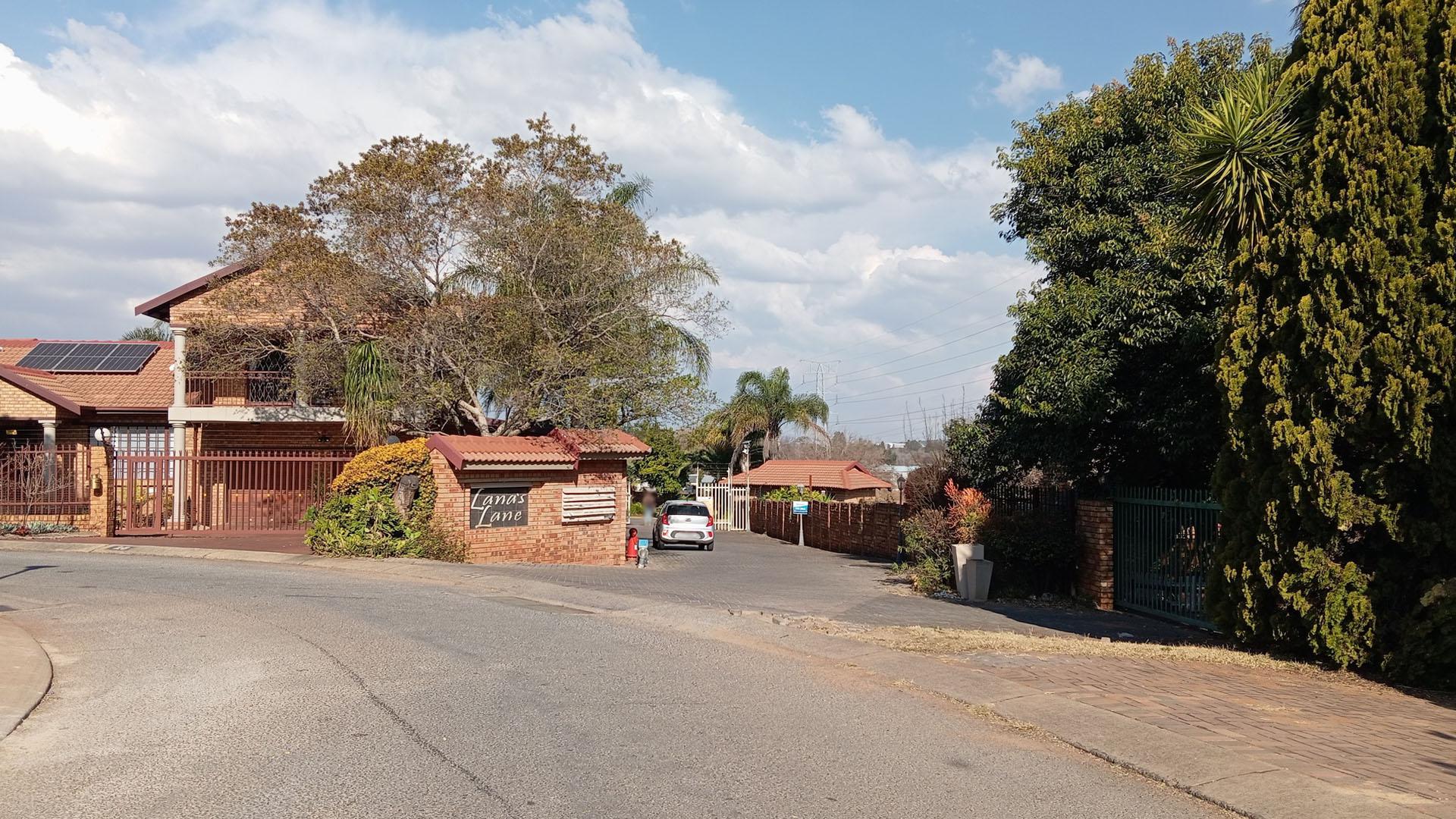 Front View of property in Clubview