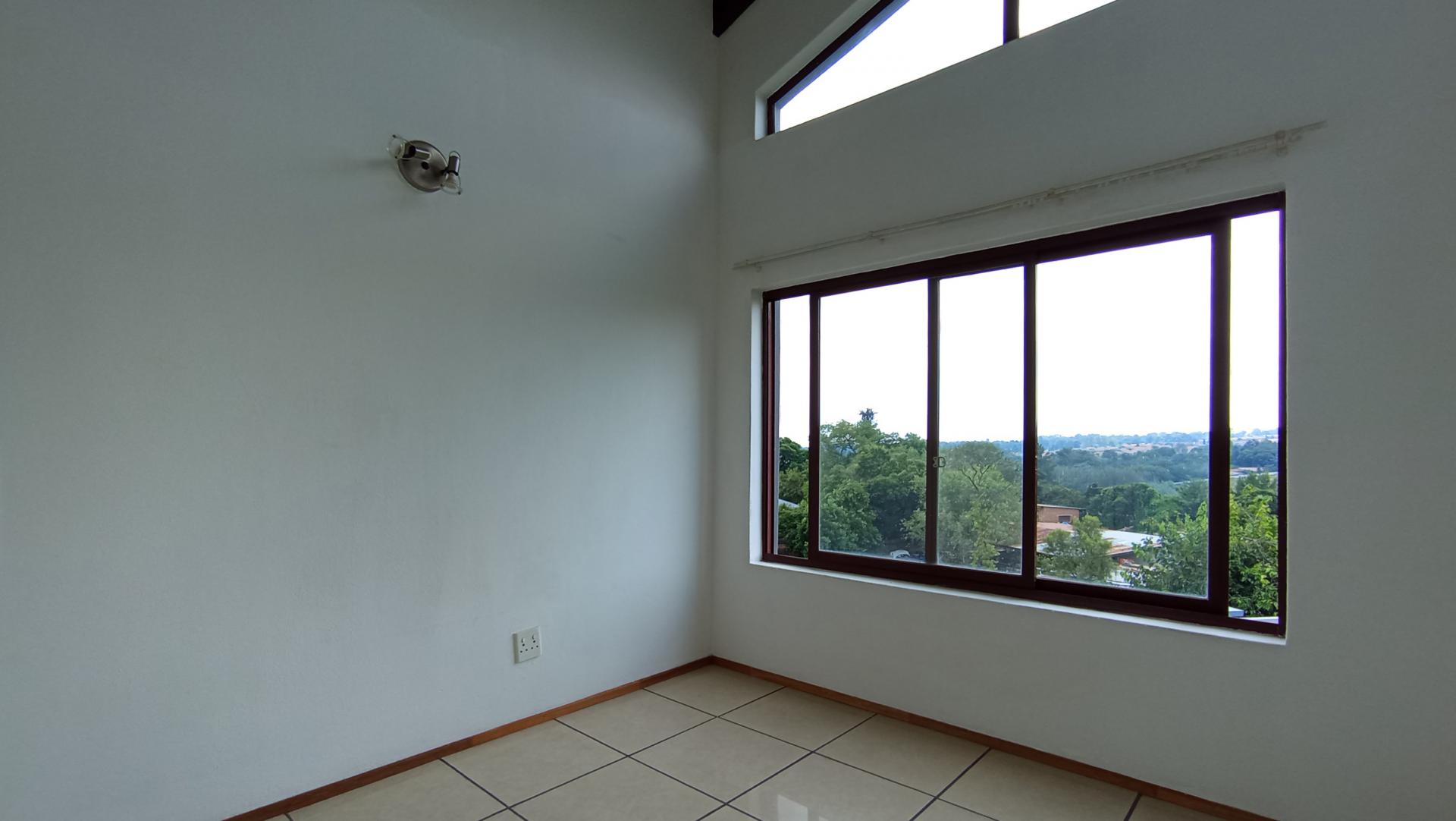 Bed Room 1 - 12 square meters of property in Honeydew