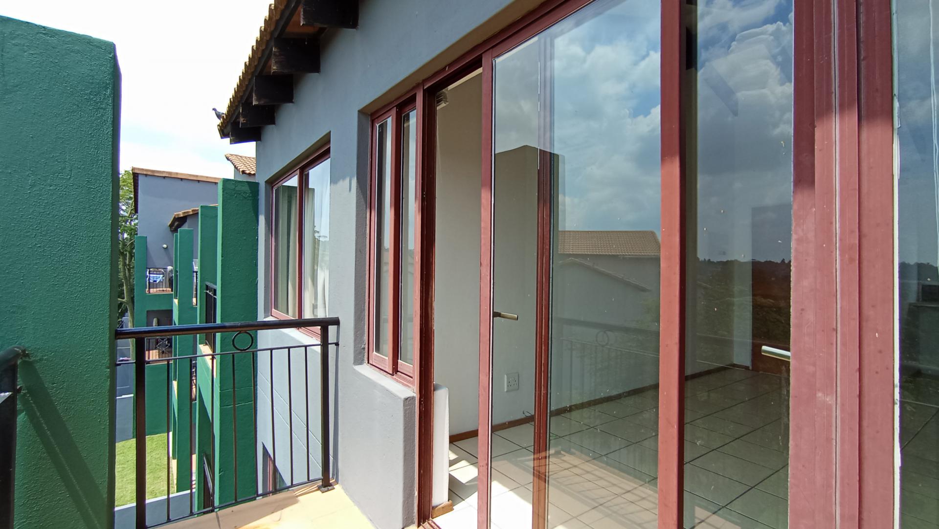 Balcony - 5 square meters of property in Honeydew
