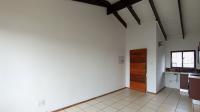 Lounges - 14 square meters of property in Honeydew