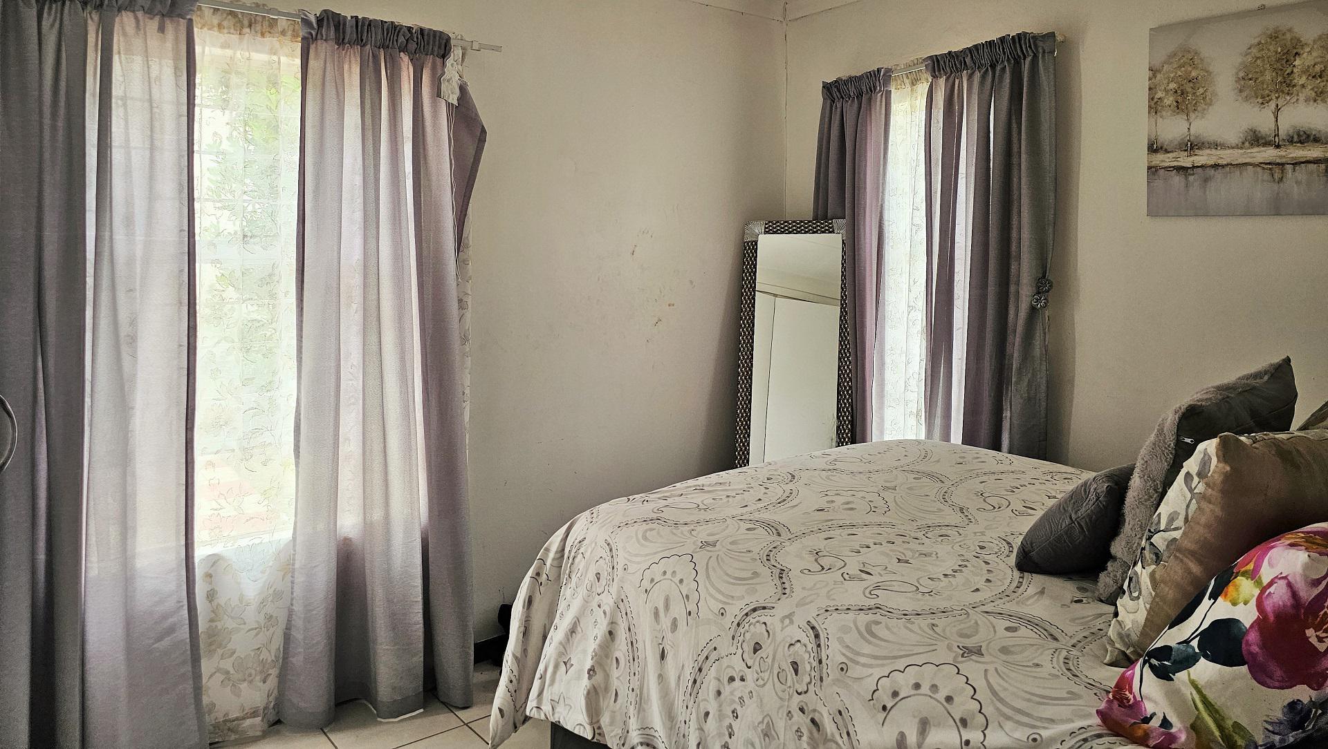 Bed Room 1 of property in Brits