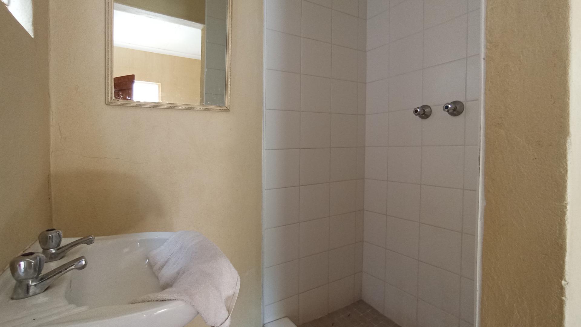 Bathroom 1 - 15 square meters of property in Auckland Park