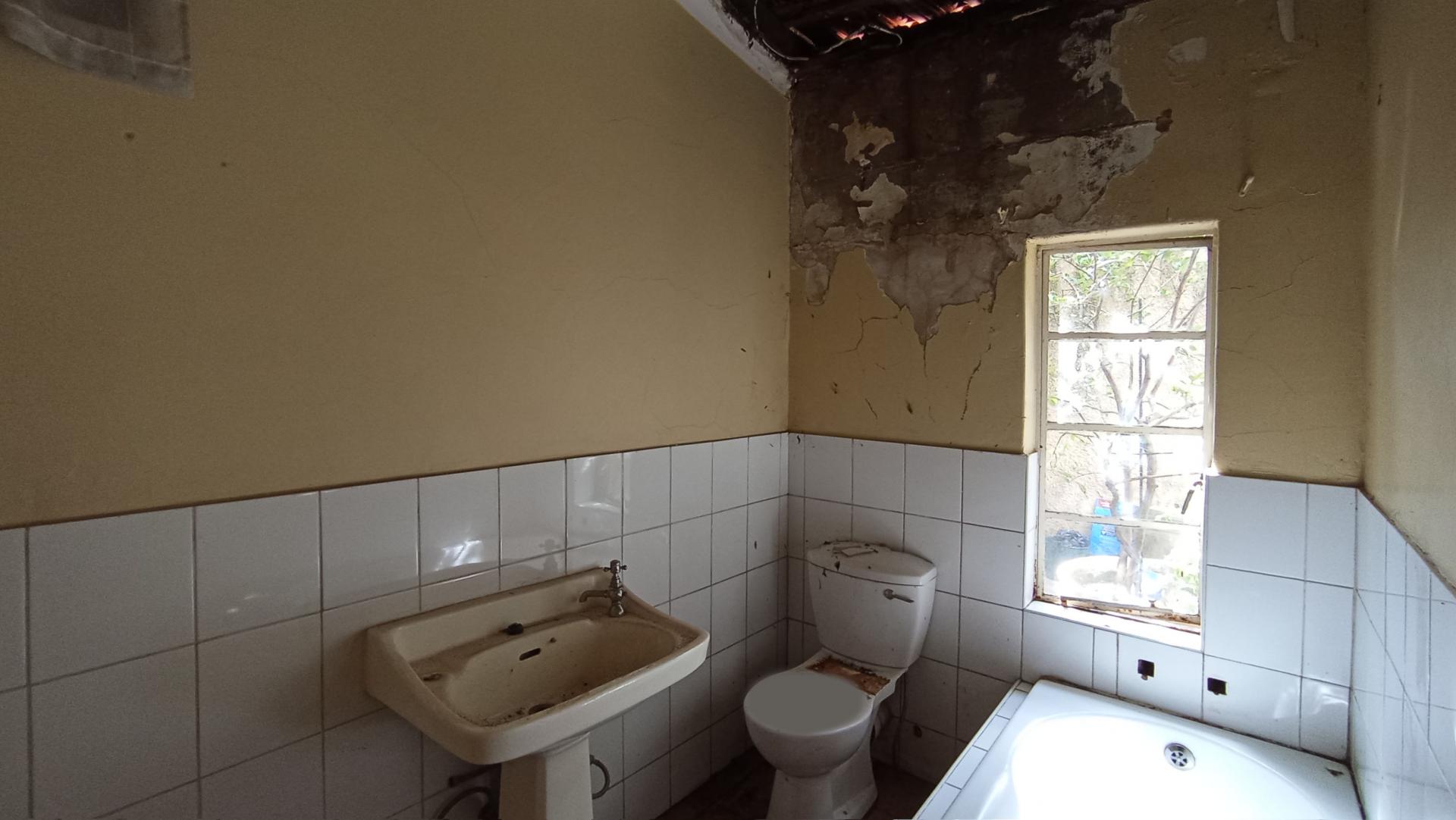 Bathroom 1 - 15 square meters of property in Auckland Park