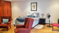 Main Bedroom of property in Mondeor