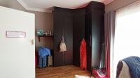 Bed Room 3 - 17 square meters of property in Mondeor