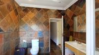 Bathroom 2 - 11 square meters of property in Mondeor