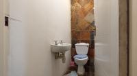 Guest Toilet - 3 square meters of property in Mondeor