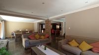 Lounges - 27 square meters of property in Mondeor