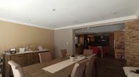 Dining Room - 19 square meters of property in Mondeor