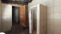 Bathroom 1 - 18 square meters of property in Mondeor