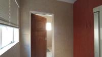 Spaces - 88 square meters of property in Mondeor