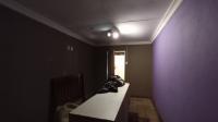 Spaces - 88 square meters of property in Mondeor