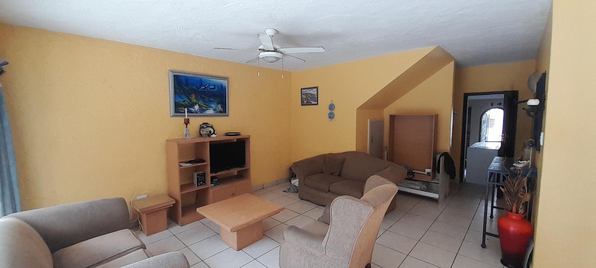 Lounges of property in Lawrence Rocks