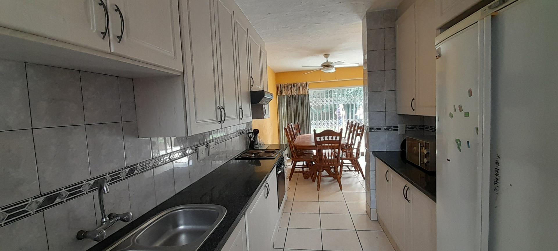 Kitchen of property in Lawrence Rocks