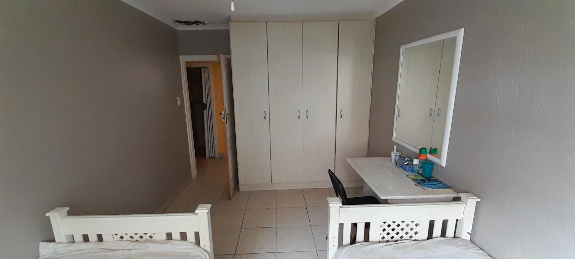 Bed Room 2 of property in Lawrence Rocks