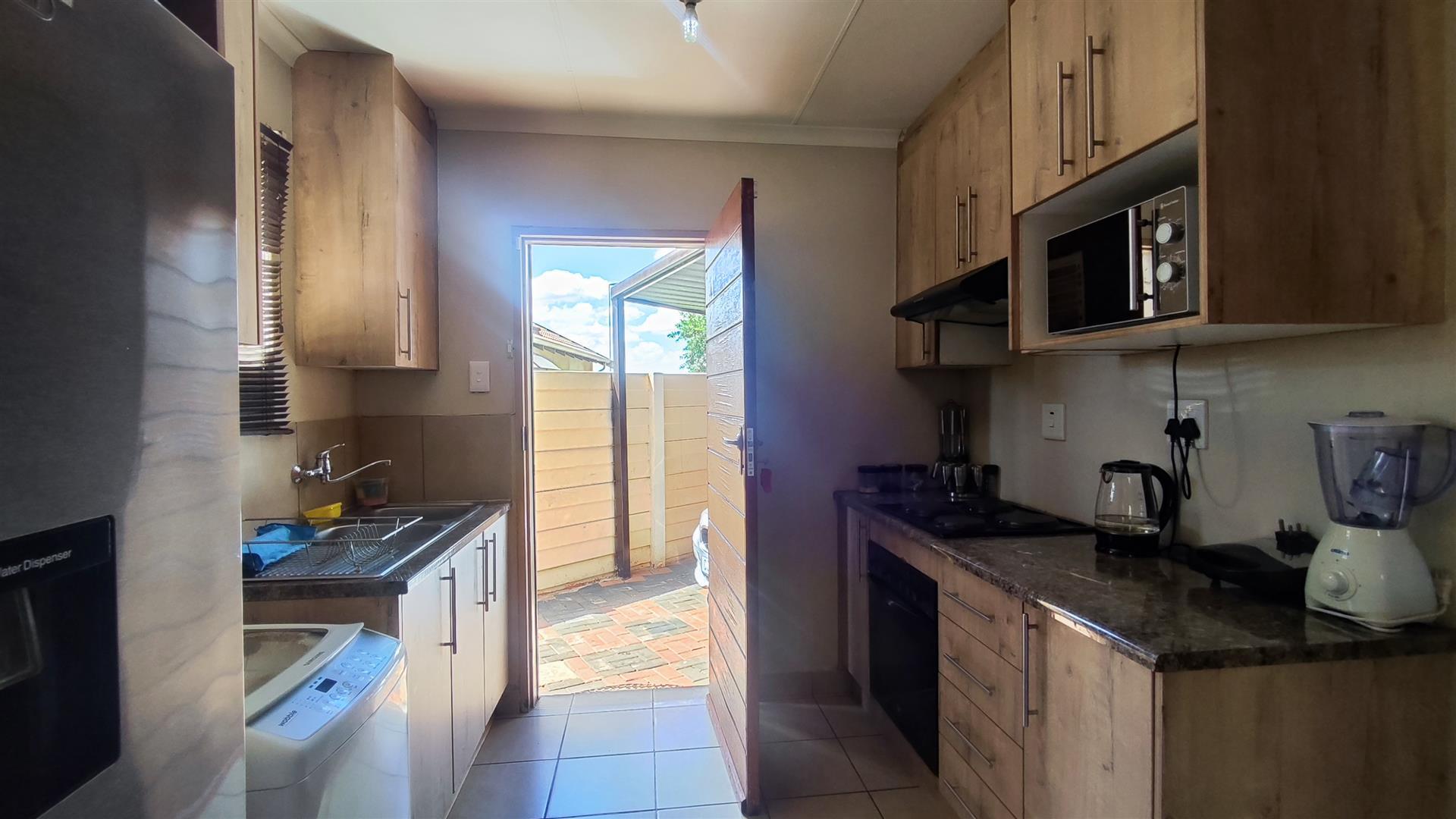 Kitchen - 8 square meters of property in Sky City