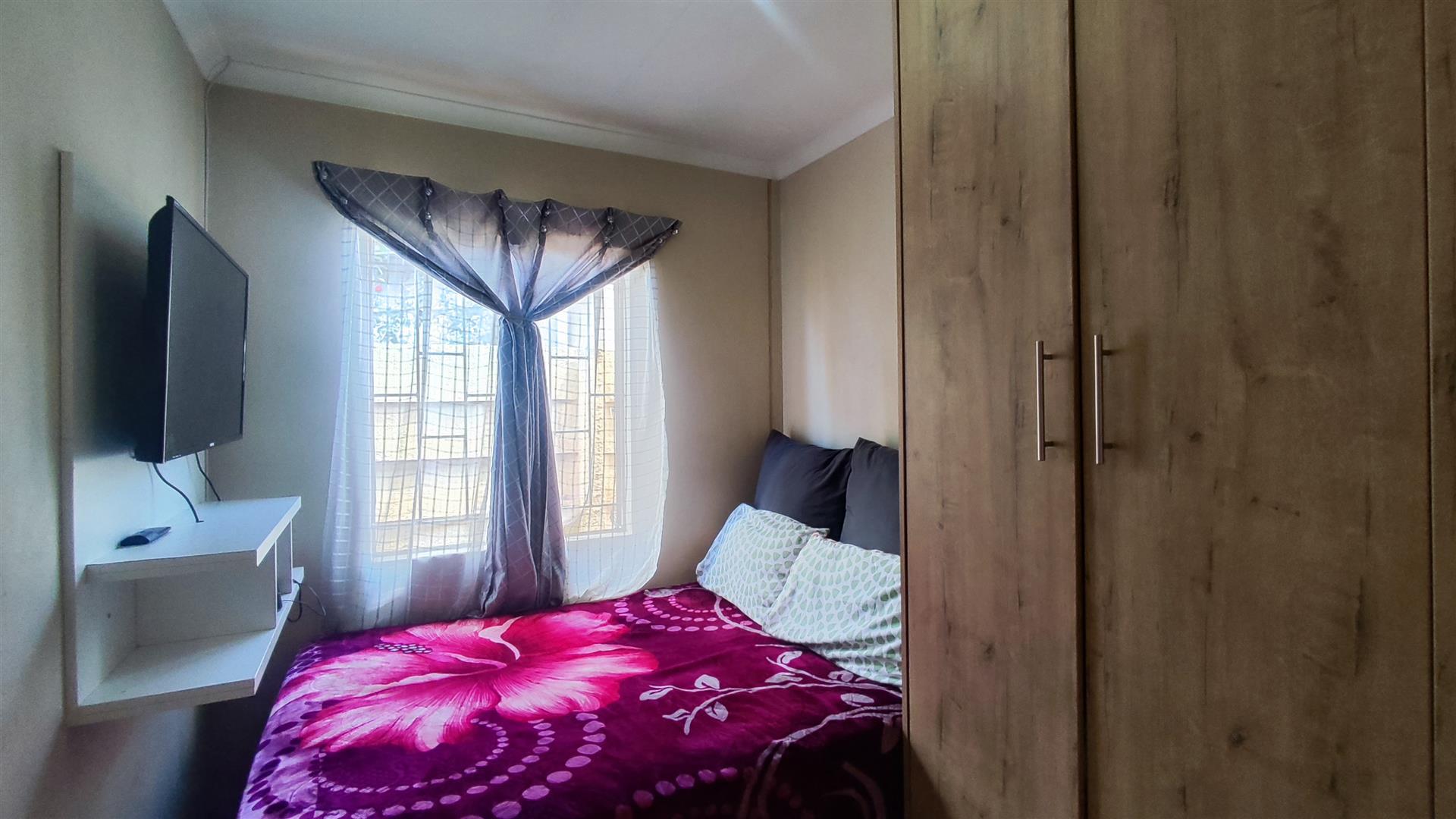 Bed Room 1 - 7 square meters of property in Sky City