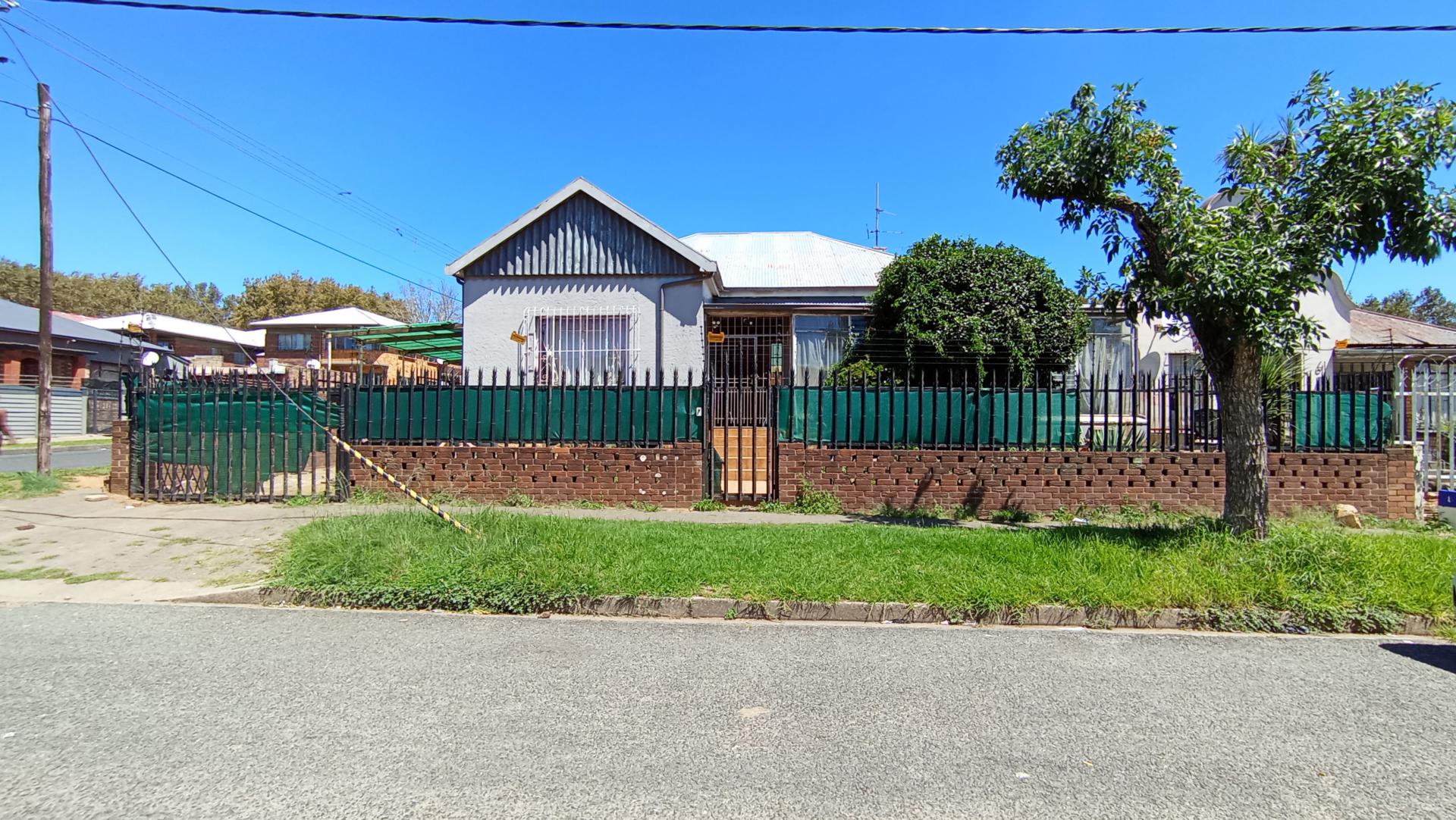 Front View of property in Rosettenville