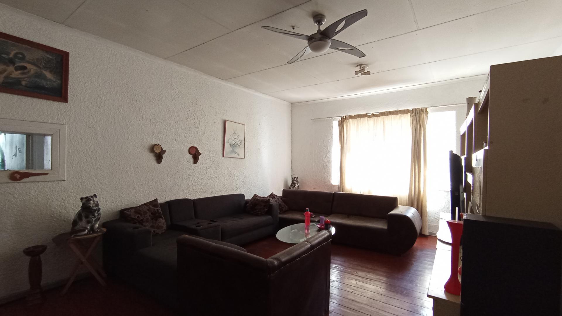 Bed Room 1 - 36 square meters of property in Rosettenville