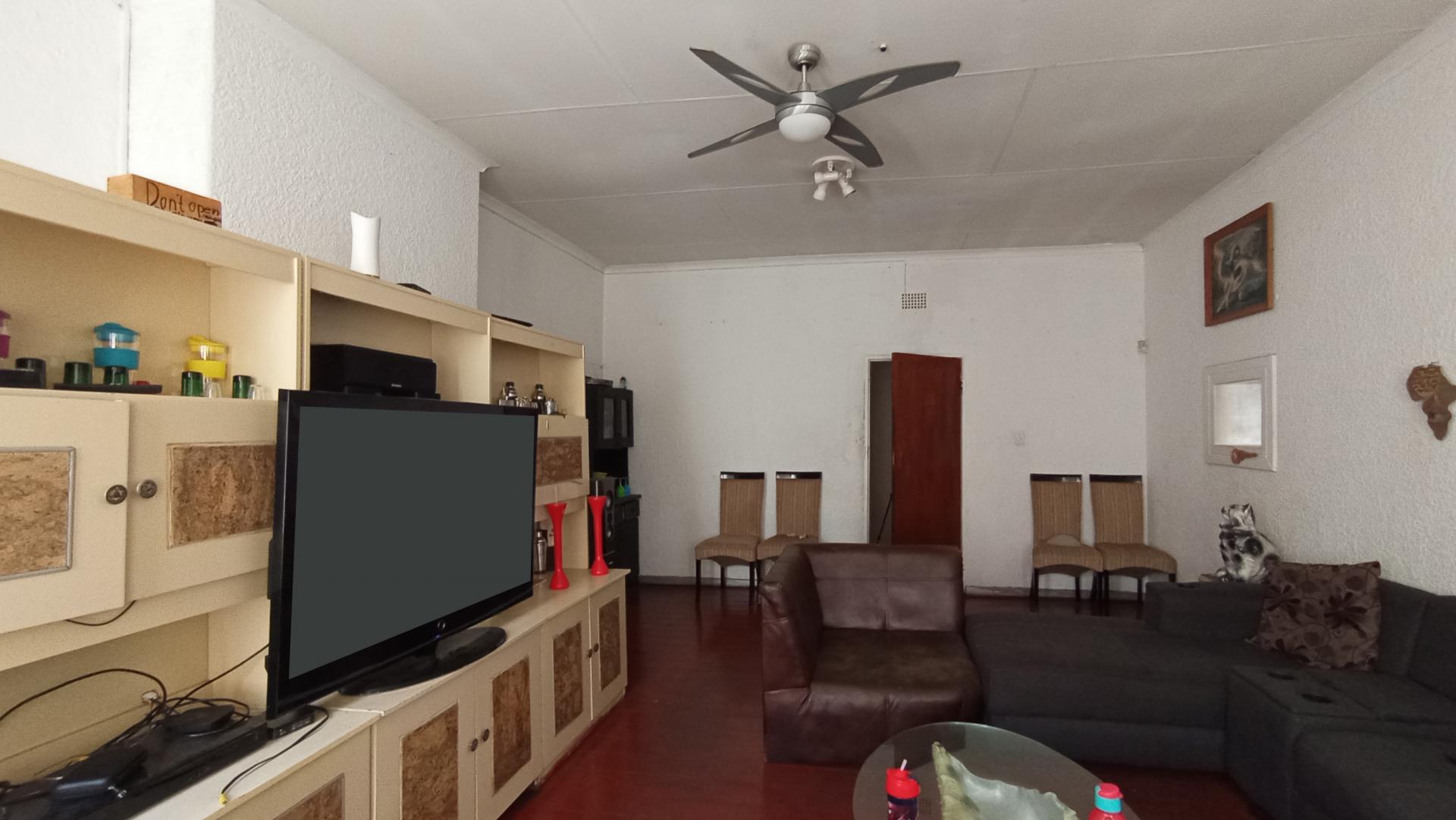 Bed Room 1 - 36 square meters of property in Rosettenville