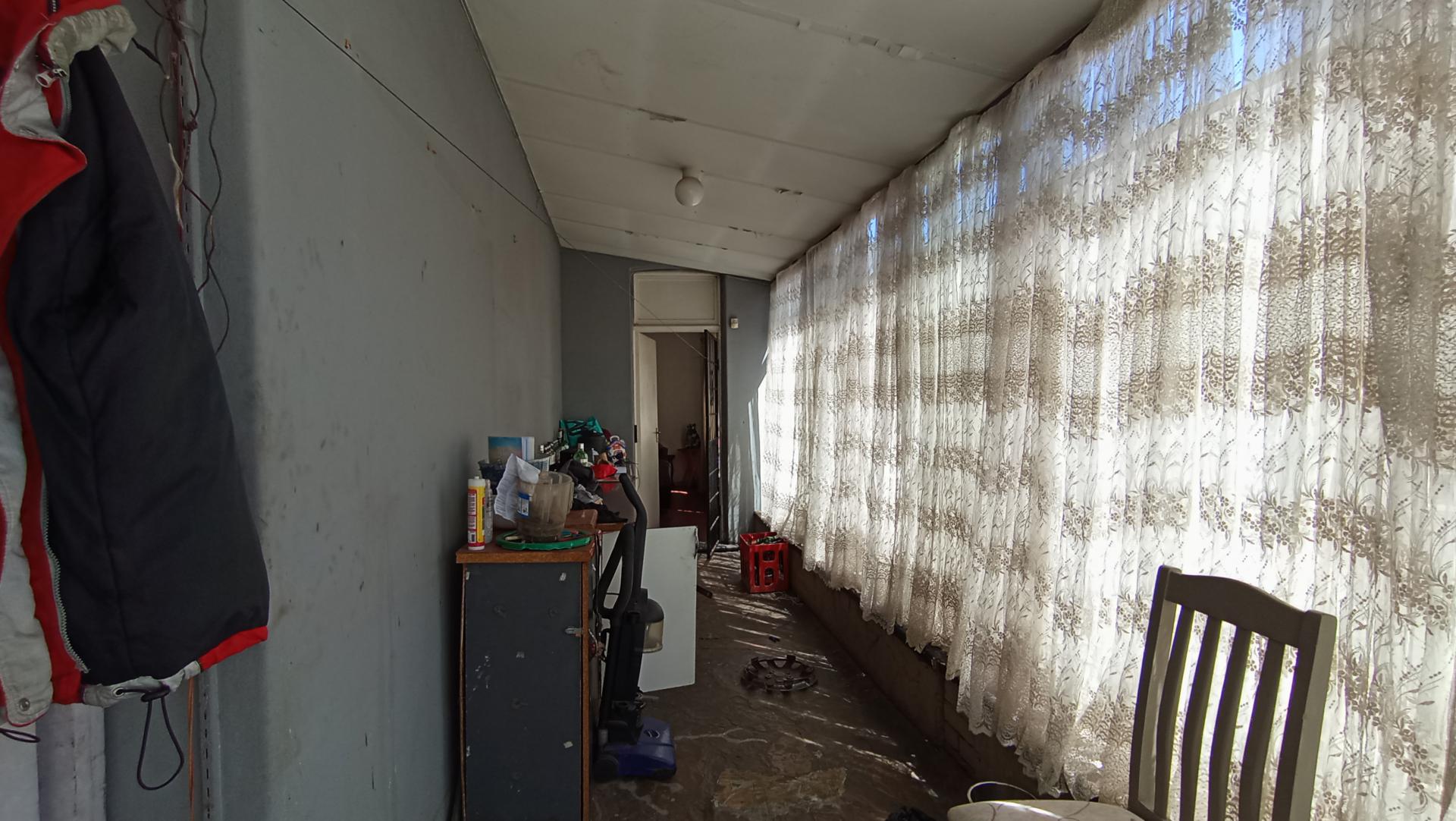 Spaces - 60 square meters of property in Rosettenville