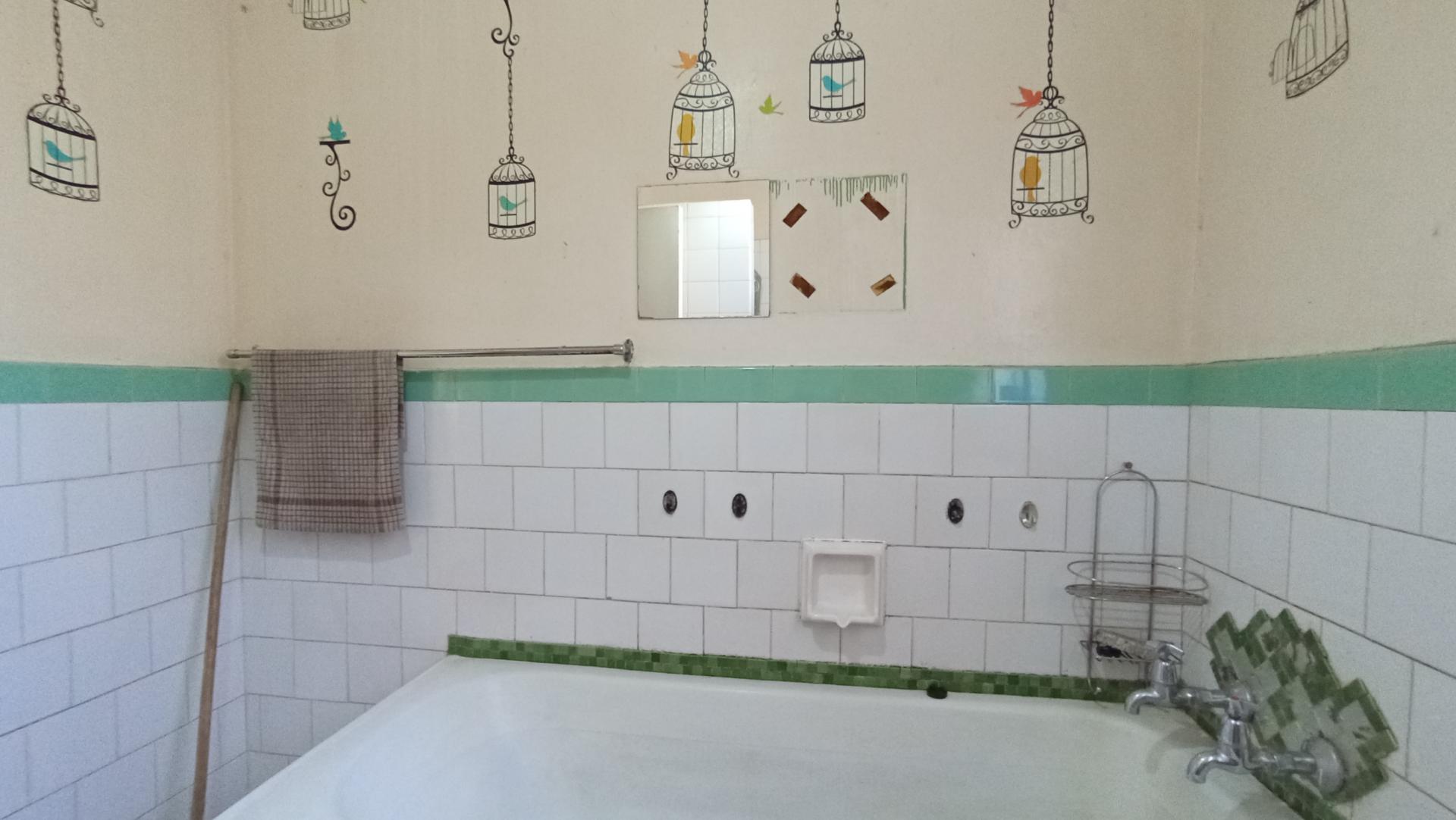 Bathroom 2 - 8 square meters of property in Rosettenville