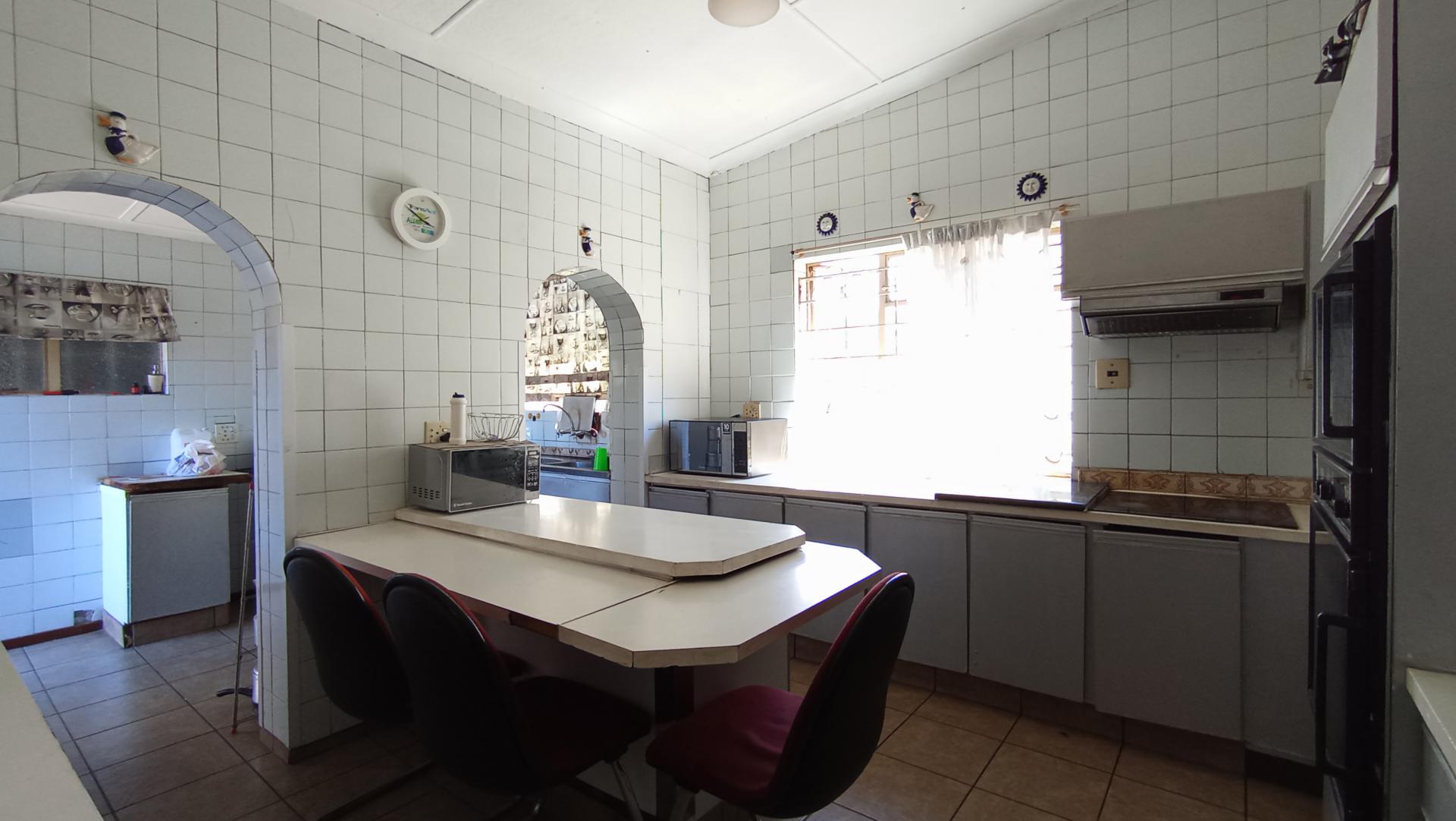 Kitchen - 17 square meters of property in Rosettenville