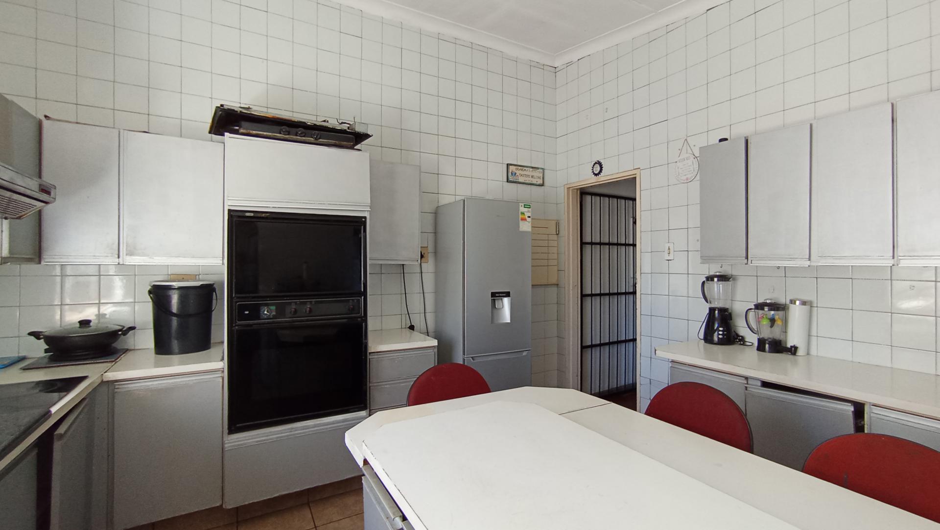 Kitchen - 17 square meters of property in Rosettenville