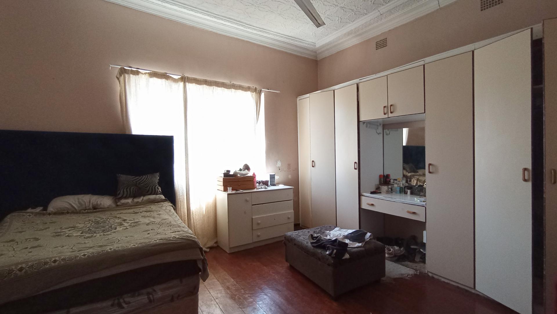 Bed Room 4 - 23 square meters of property in Rosettenville
