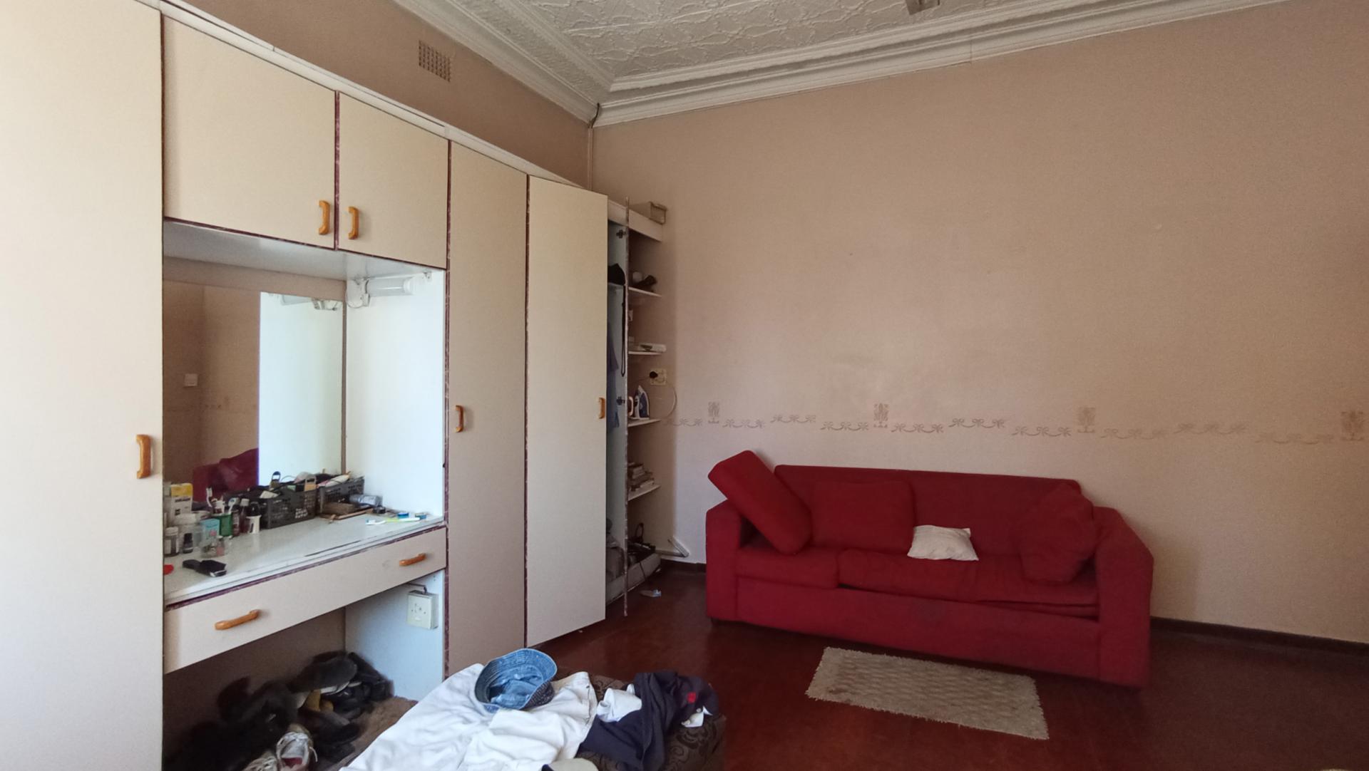 Bed Room 4 - 23 square meters of property in Rosettenville