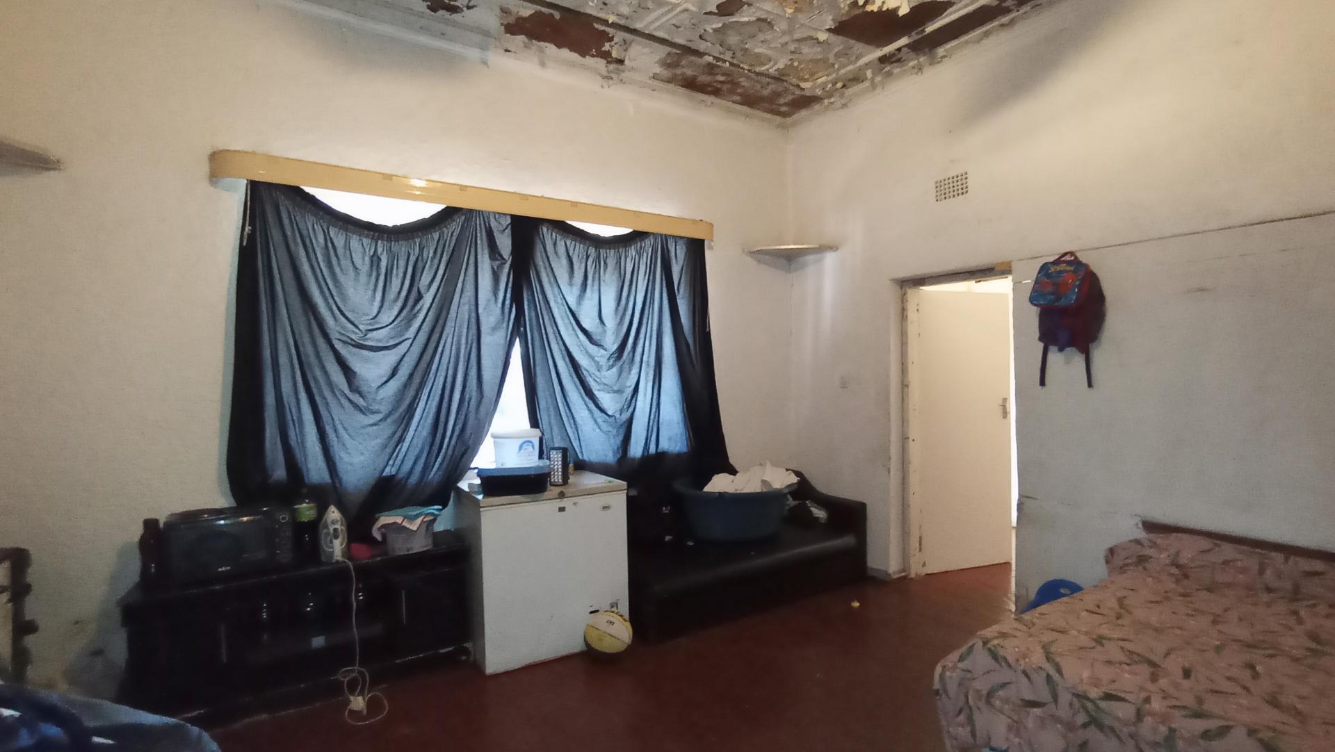 Bed Room 5+ - 46 square meters of property in Rosettenville