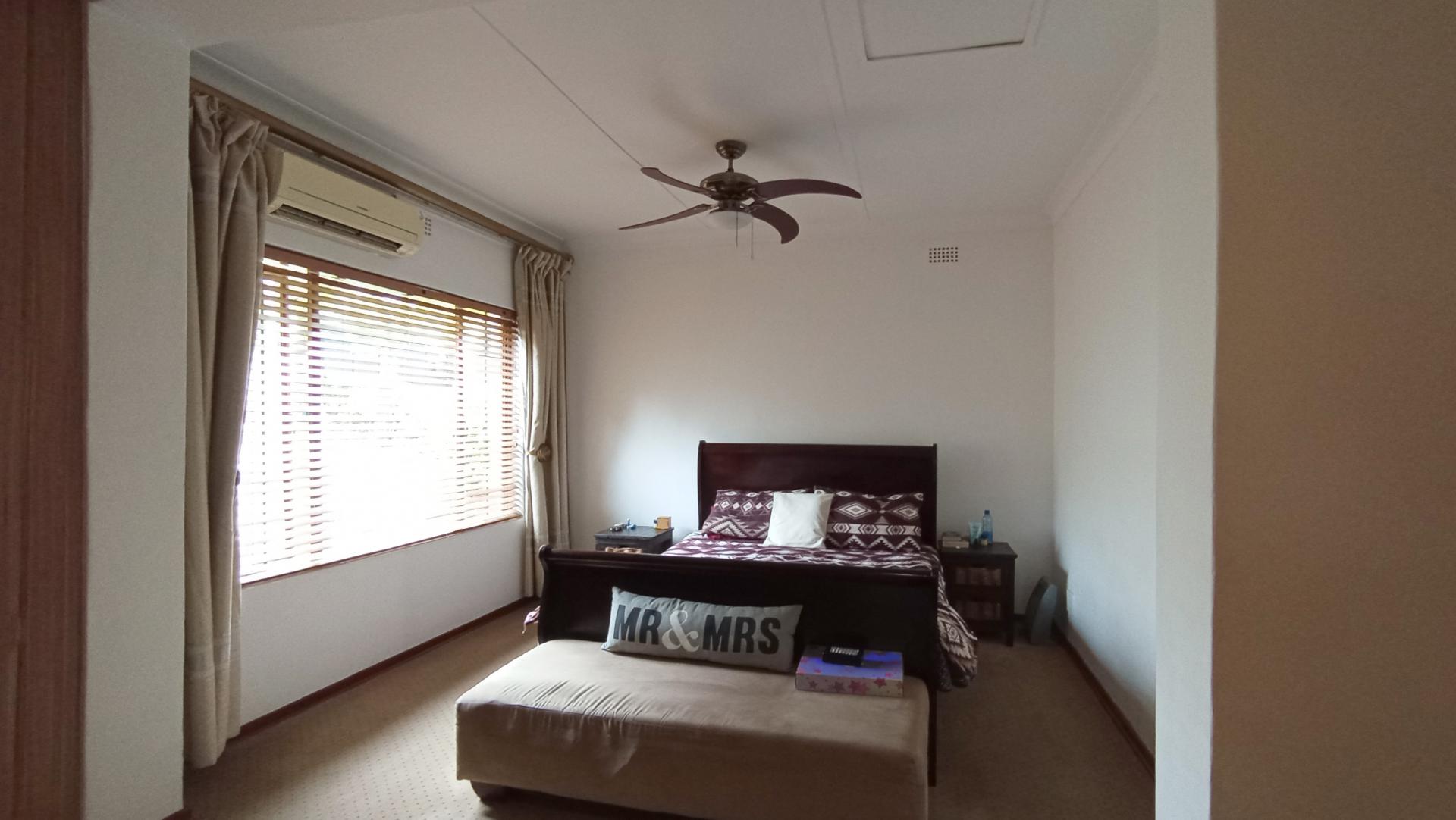 Main Bedroom - 30 square meters of property in Parkmore