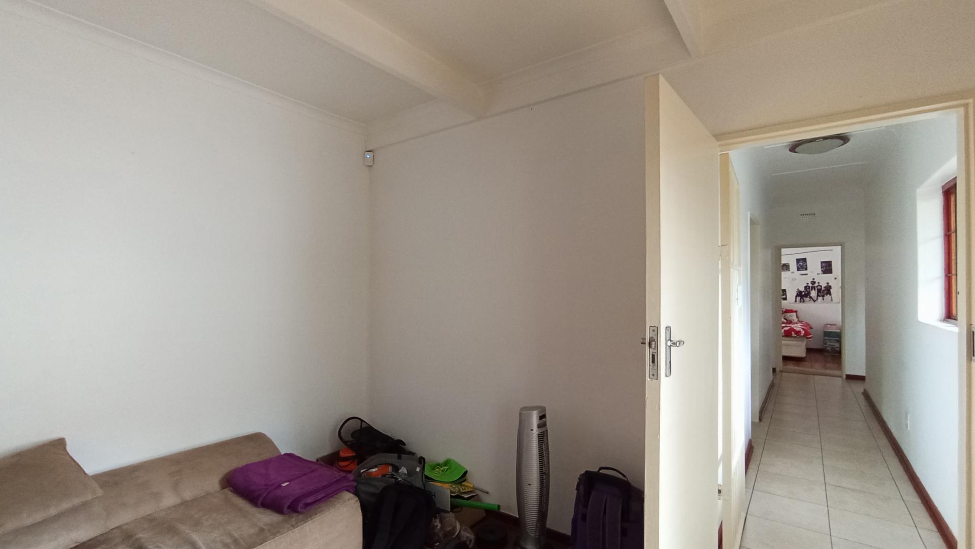 Study - 15 square meters of property in Parkmore