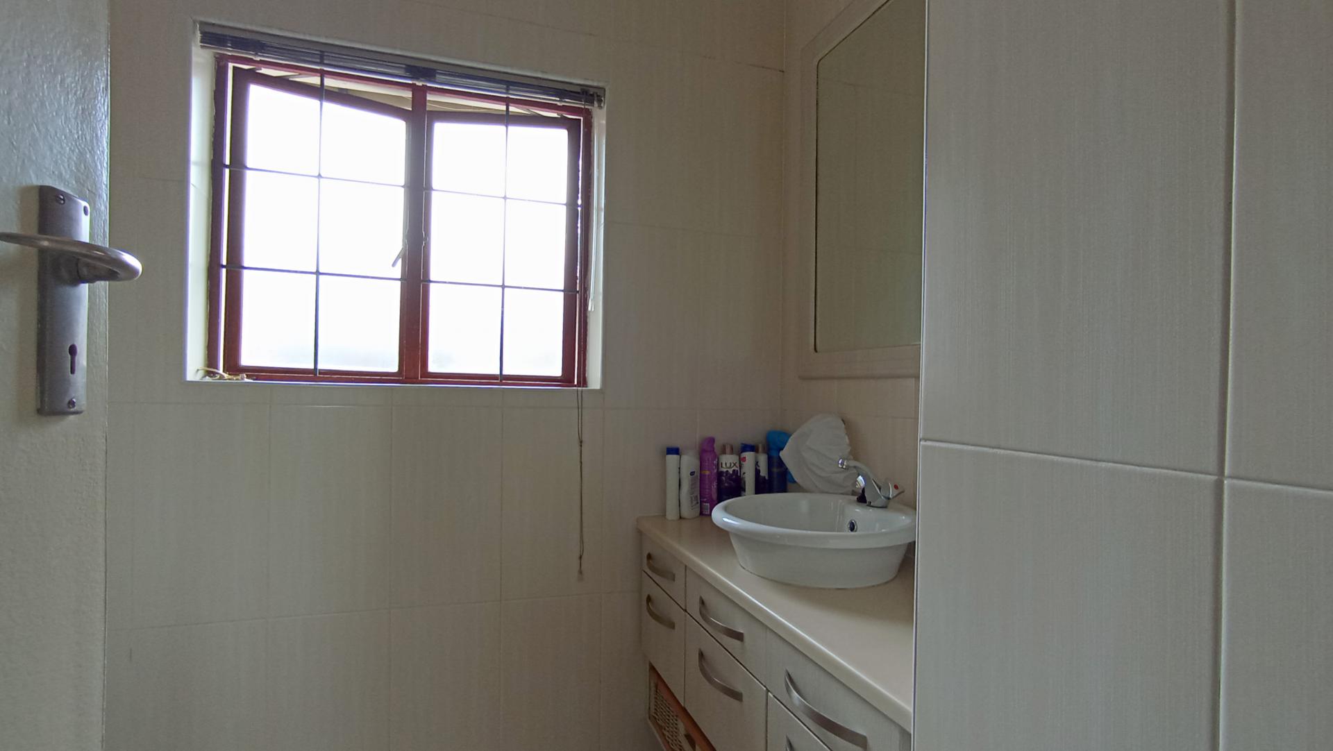 Bathroom 1 - 9 square meters of property in Parkmore