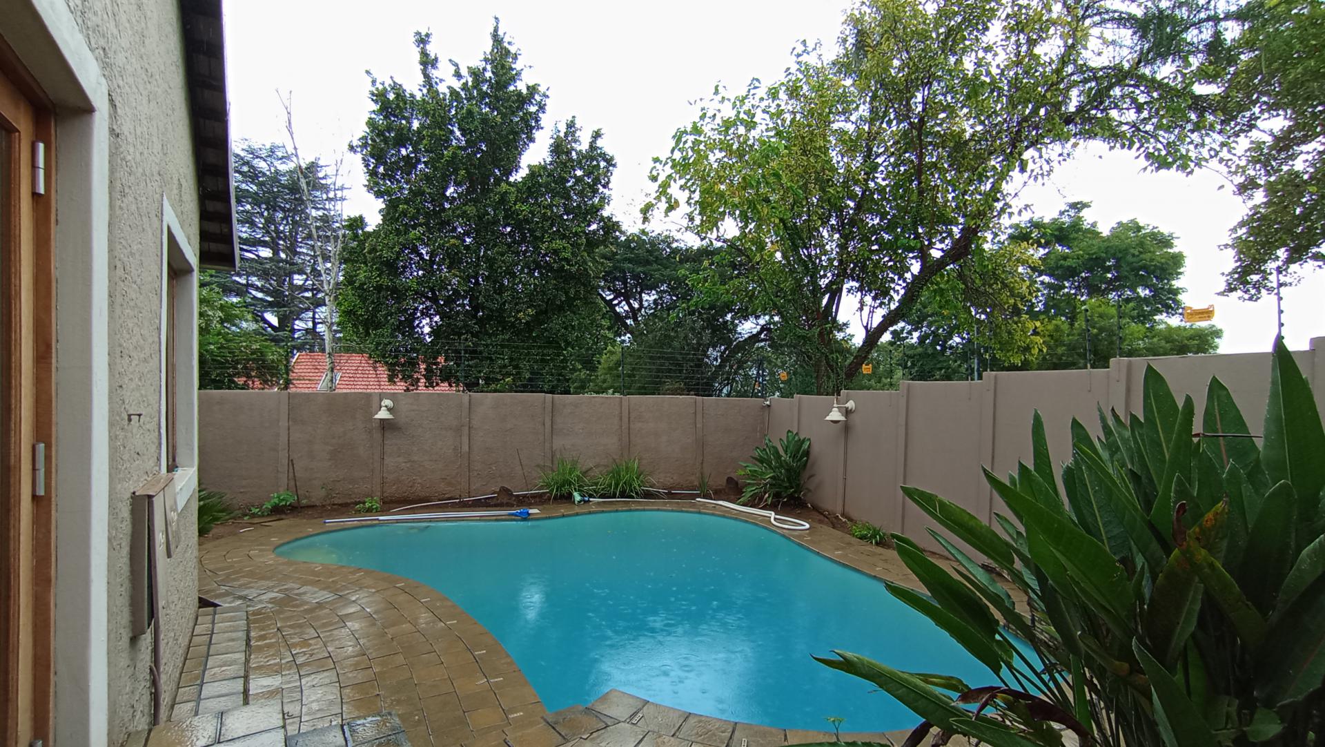 Garden of property in Parkmore