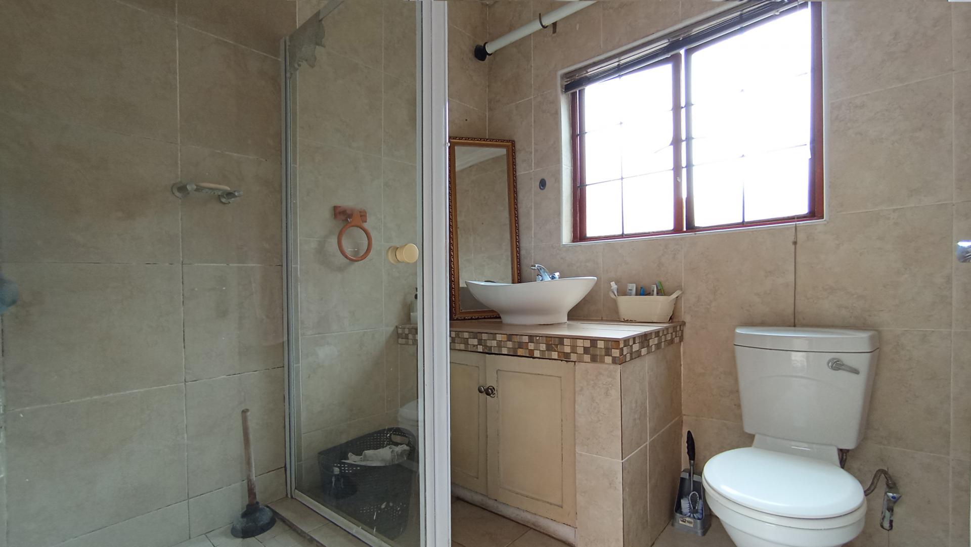 Bathroom 1 - 9 square meters of property in Parkmore