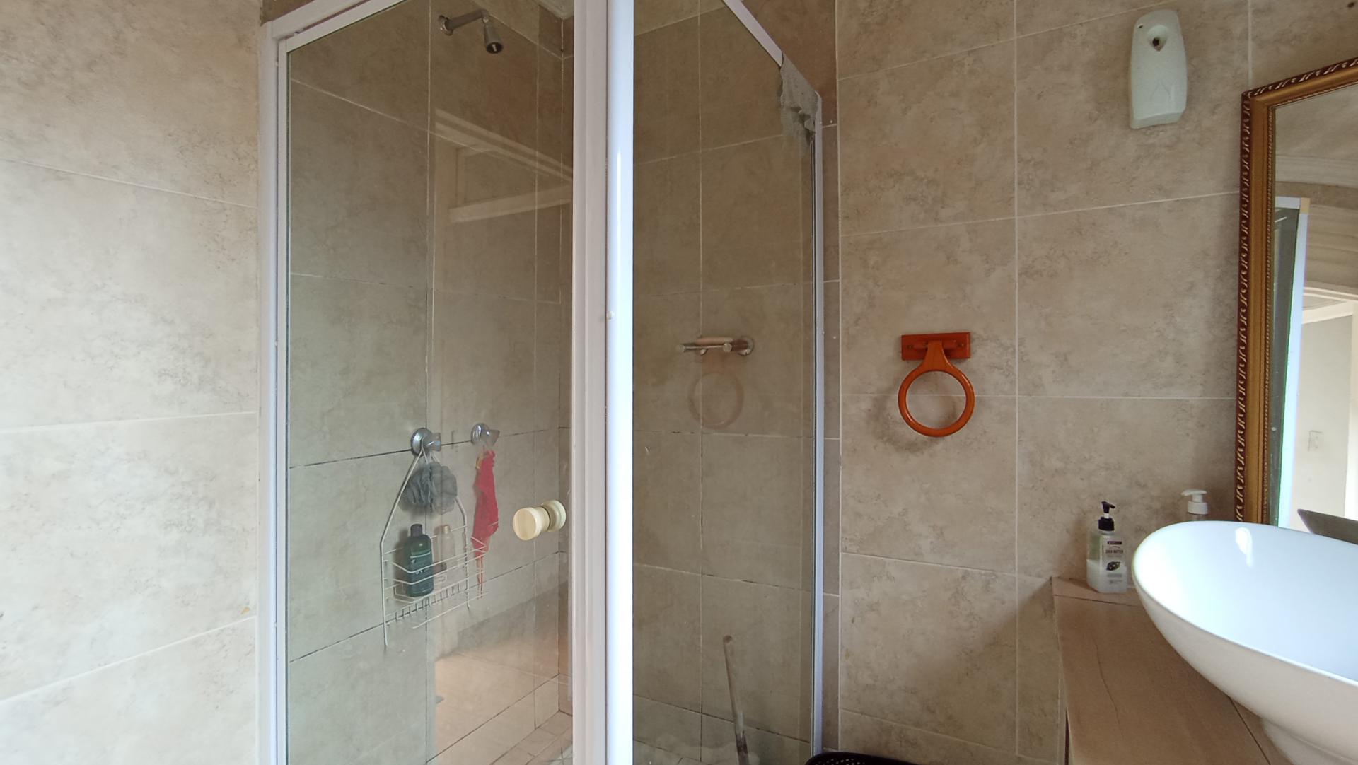 Bathroom 1 - 9 square meters of property in Parkmore