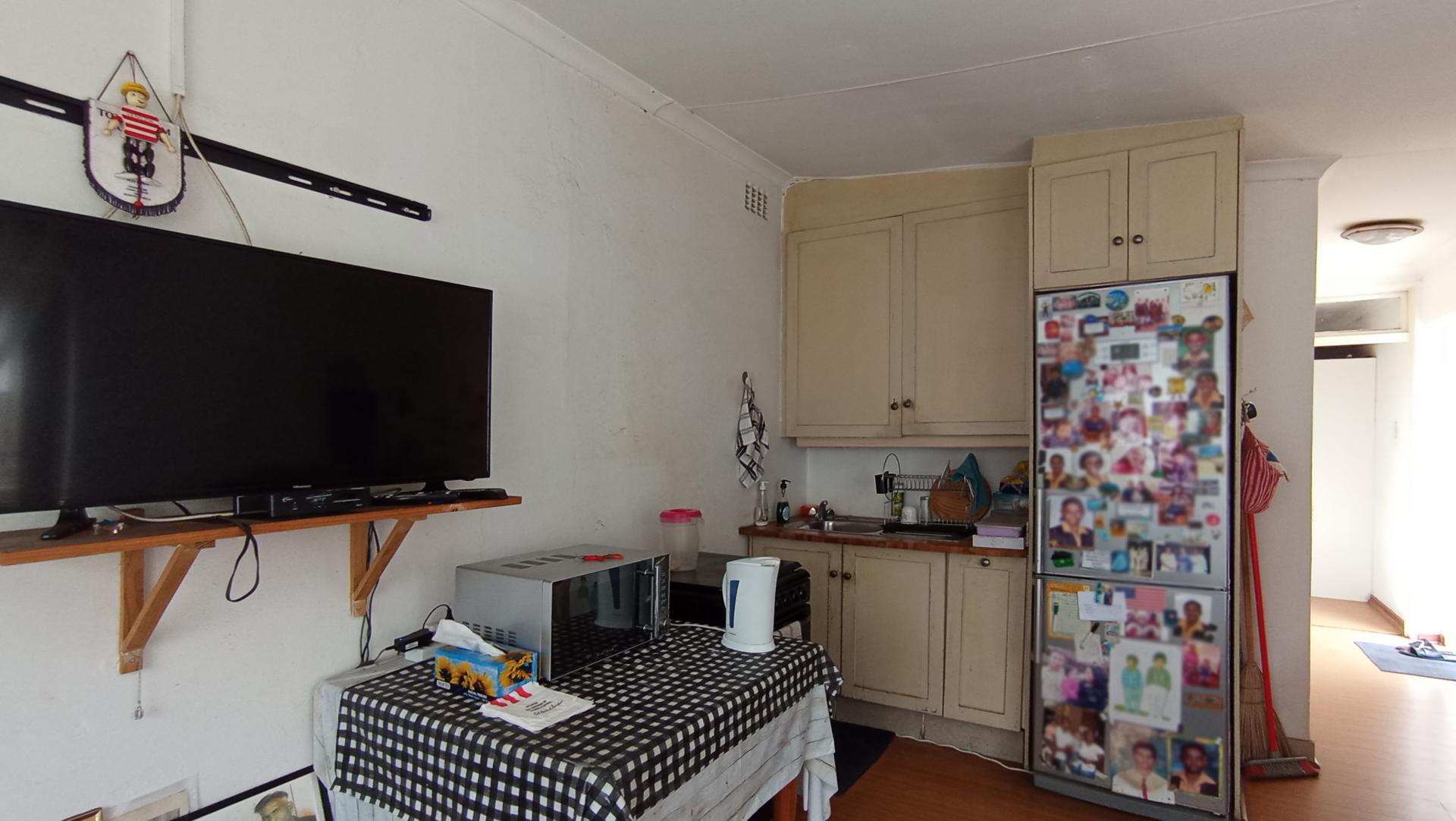 Lounges - 57 square meters of property in Parkmore