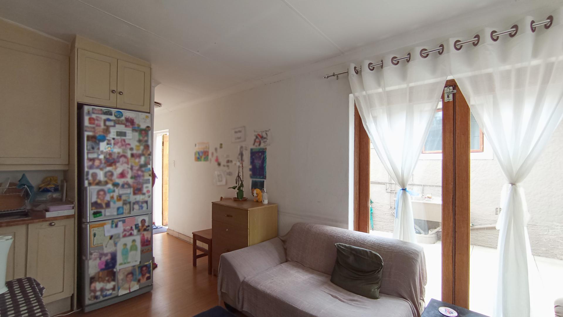 Lounges - 57 square meters of property in Parkmore