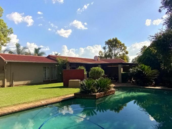 5 Bedroom House for Sale For Sale in Brackendowns - MR669282