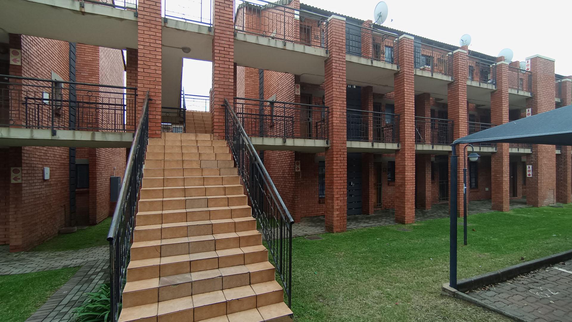 Front View of property in Sagewood
