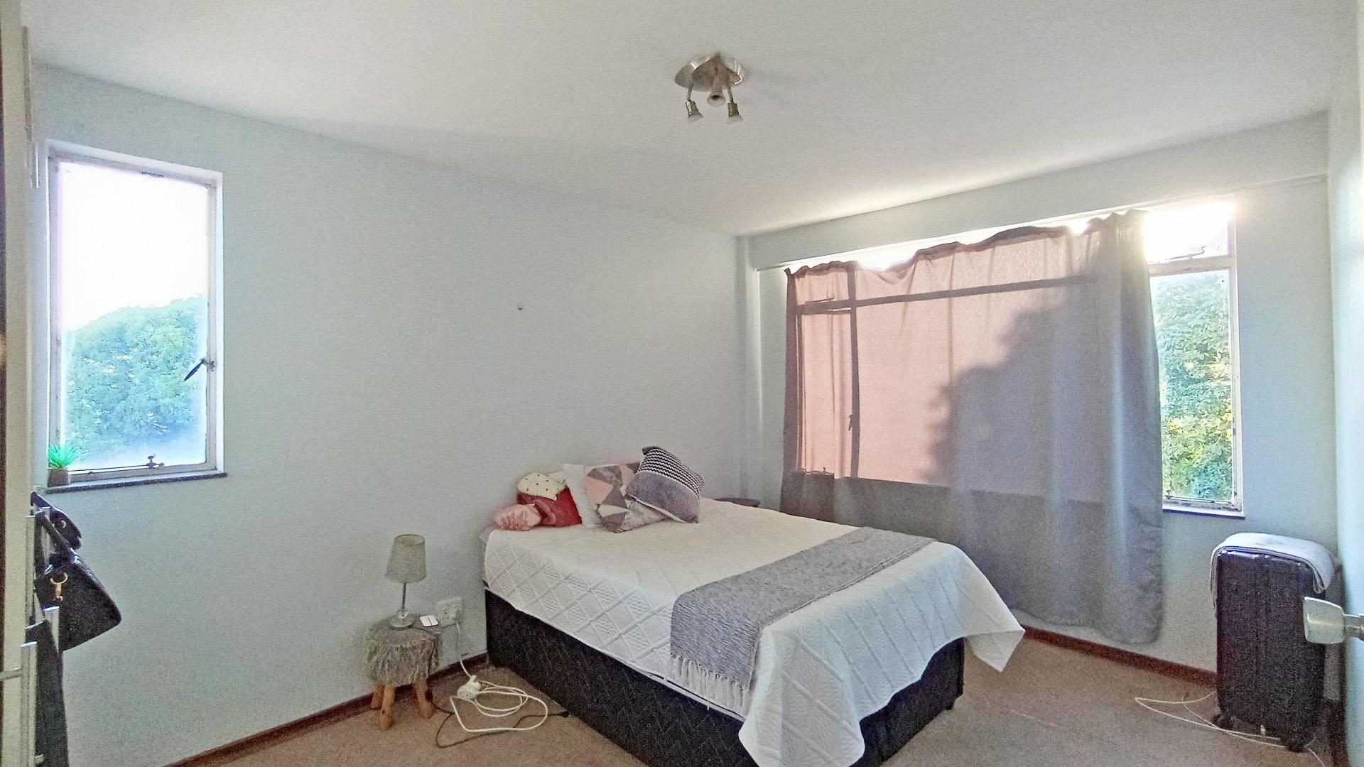 Bed Room 1 - 13 square meters of property in Essenwood