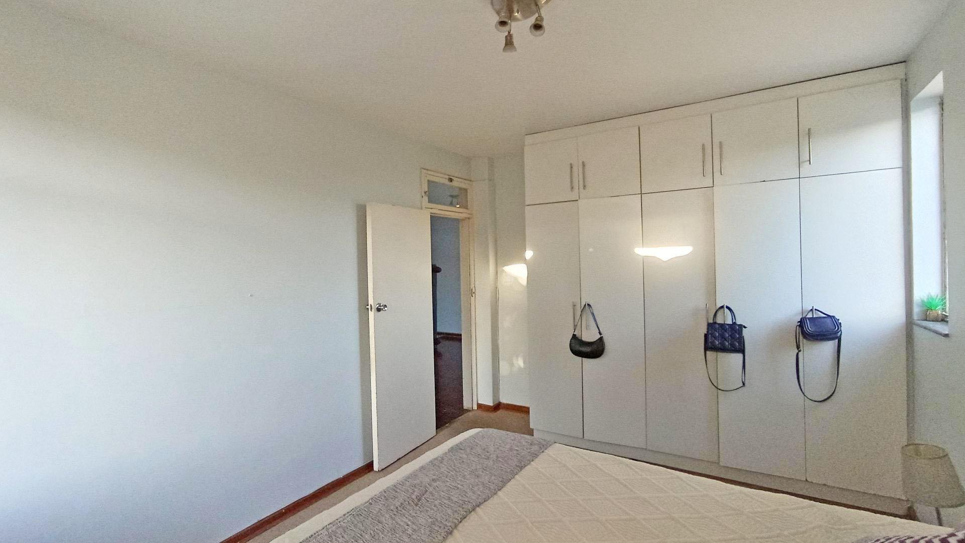 Bed Room 1 - 13 square meters of property in Essenwood