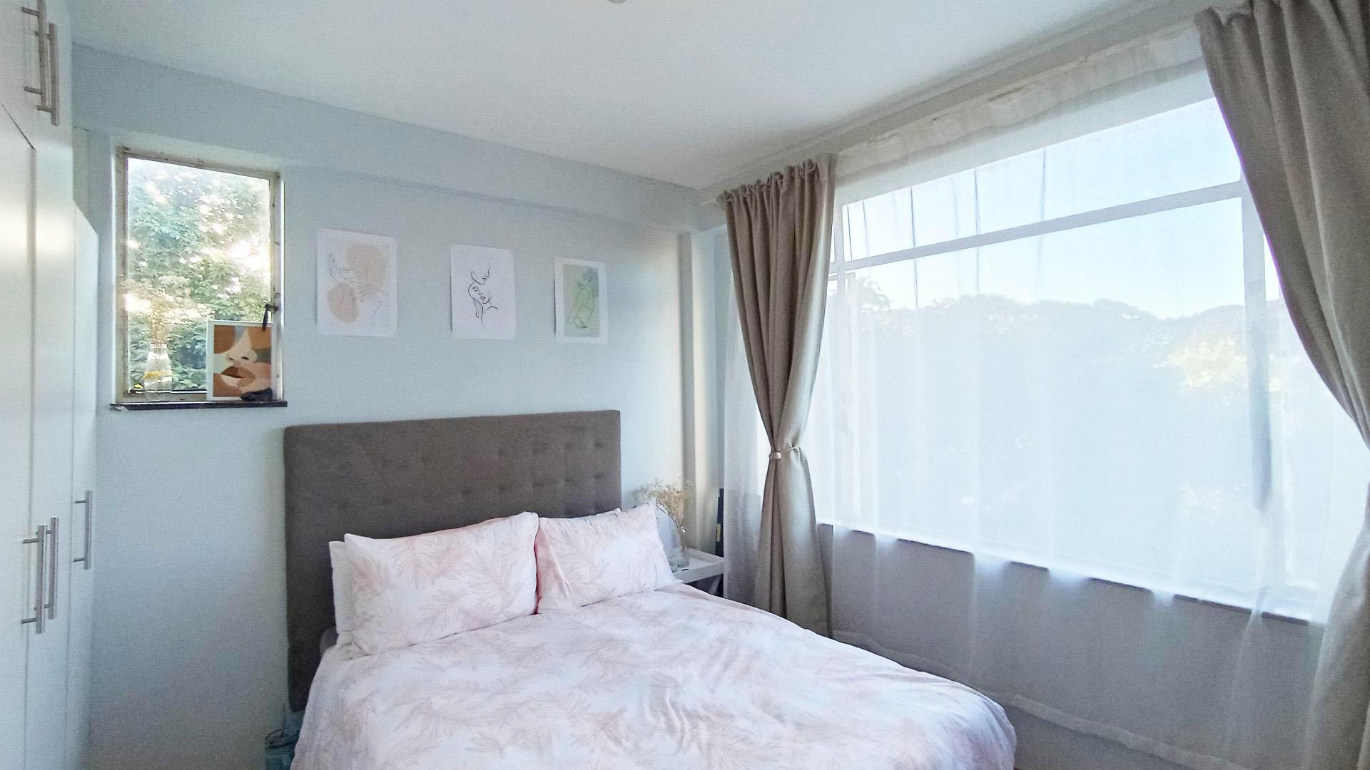 Bed Room 2 - 12 square meters of property in Essenwood