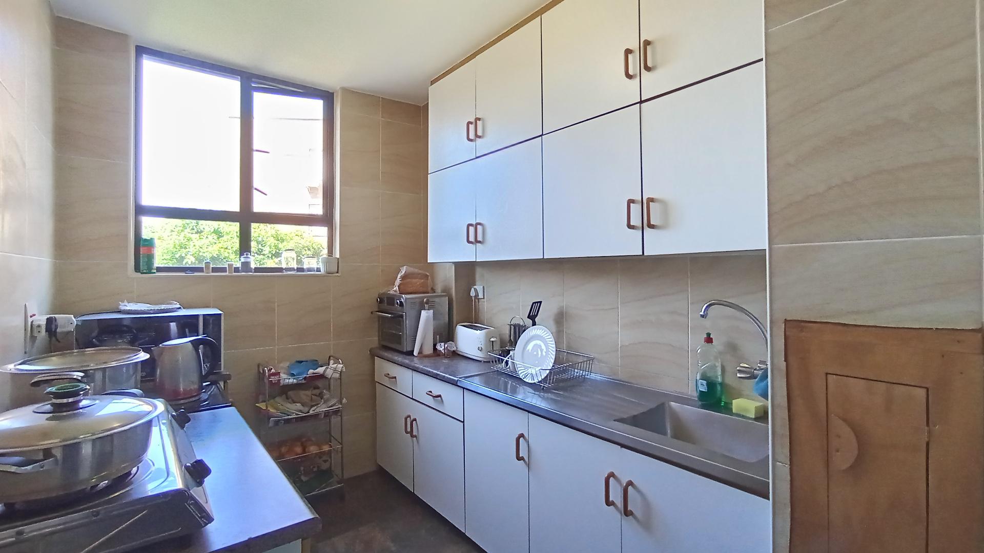 Kitchen - 6 square meters of property in Westridge